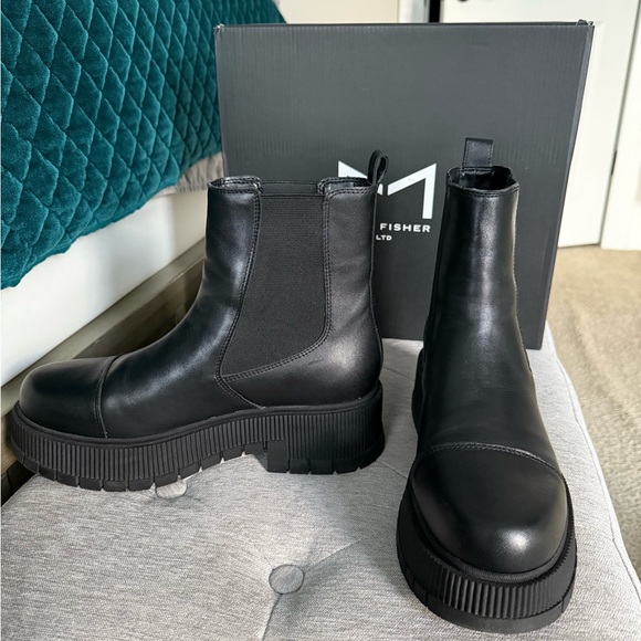 Marc Fisher LTD Bermedia Black Leather Lug Boots - Picture 5 of 14